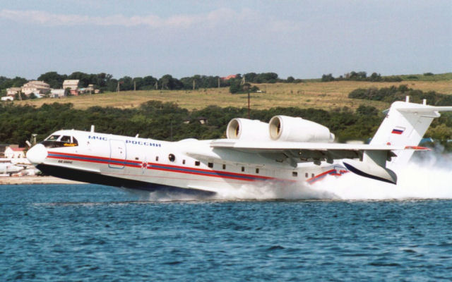 Beriev Be-200 watershow 