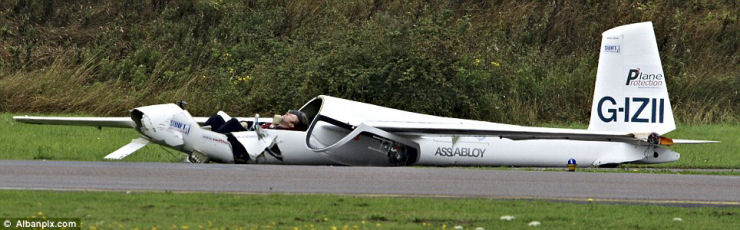 Piloto sobrevive incrivelmente de acidente em show aéreo acrobático