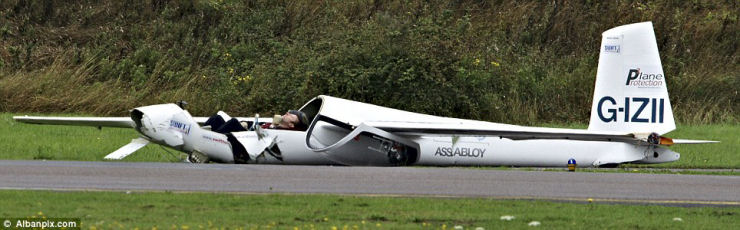 Piloto sobrevive incrivelmente de acidente em show areo acrobtico