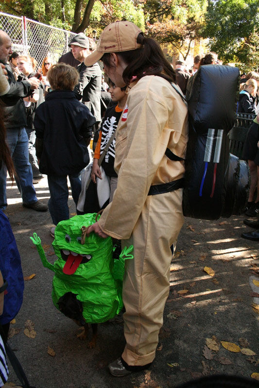 Meu dono  um retardado - Dog Halloween Parade 2009