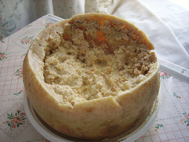 Casu Marzu, um queijo to pestilento que sua venda  proibida