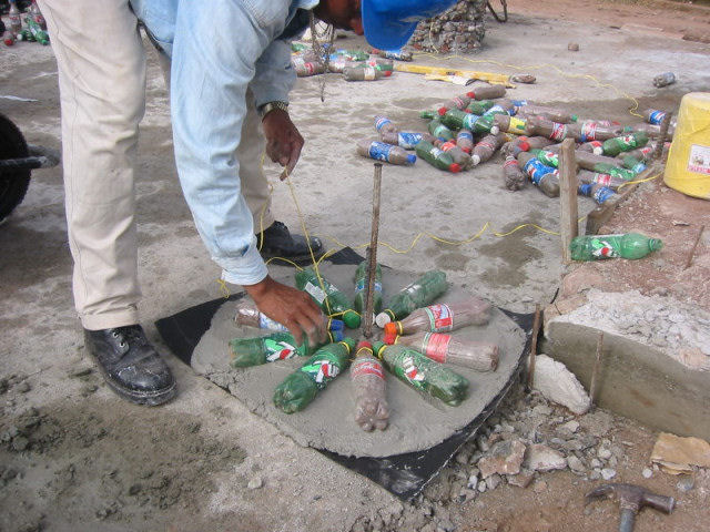 Construção com garrafa PET