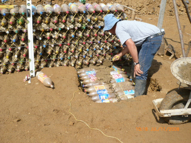 Construção com garrafa PET