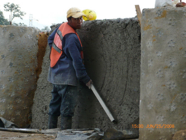 Construção com garrafa PET