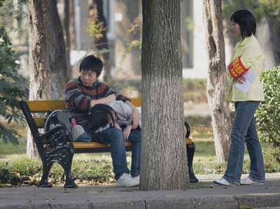 Universidade Chinesa proibe beijos entre alunos