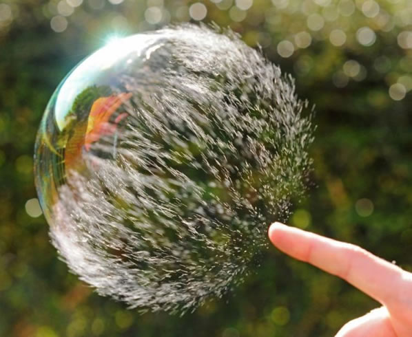 Explodindo uma bolha de sabo