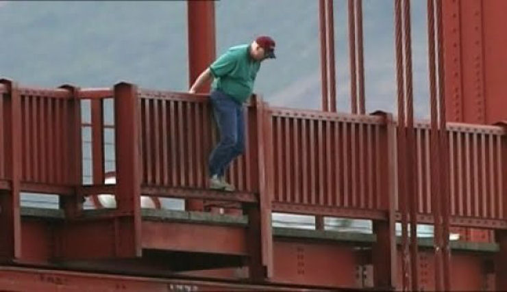 Suicida pulando da Golden Gate