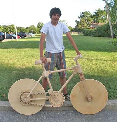 Bicicleta de madeira