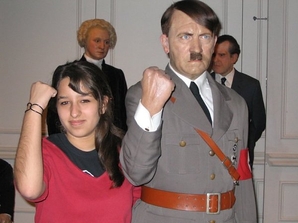 Esttua de Hitler em cera  decapitada em Berlim