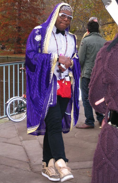 Gente estranha com roupa esquisita, o retorno