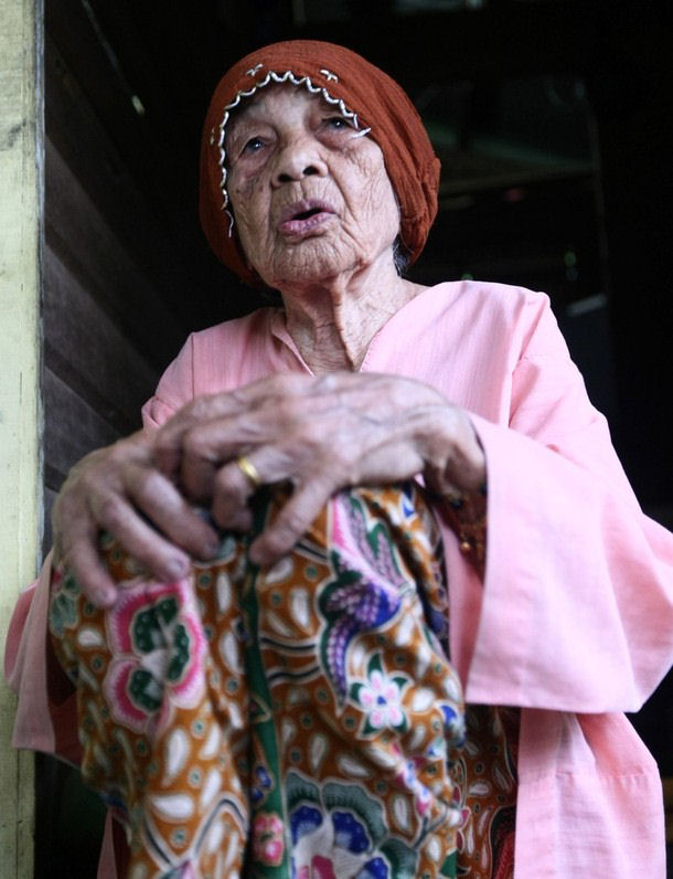  malaia, tem 107 anos e est buscando seu marido nmero 23