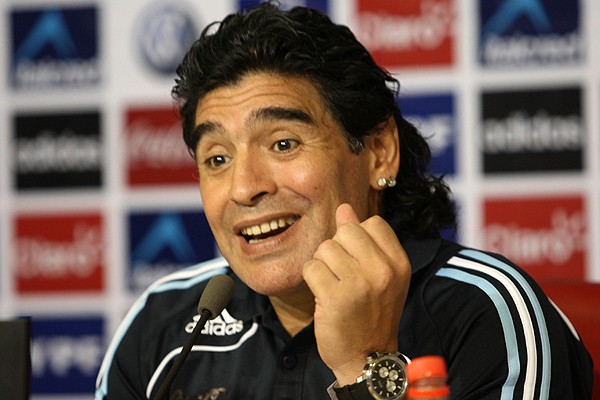 Maradona  suspenso por 2 meses por insultar jornalistas