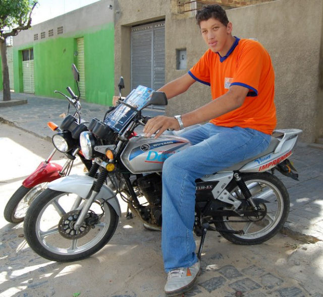 Nino de moto