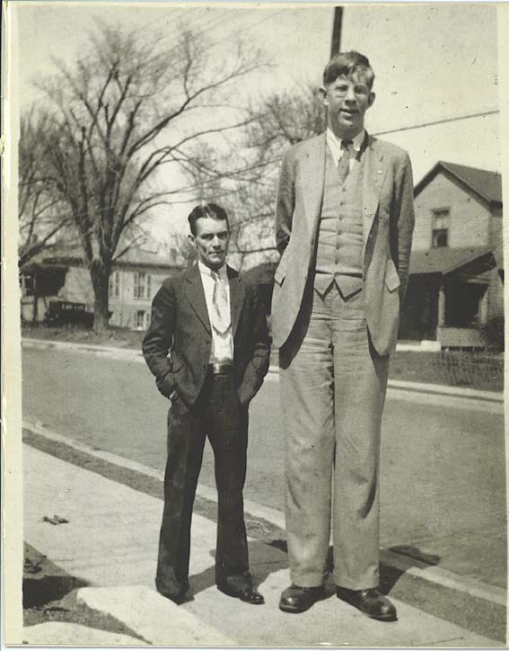 Robert Wadlow, o homem que atingiu os 2,74 m de altura