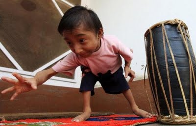 Nepals busca recorde mundial do menor homem do mundo