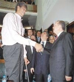 O homem mas alto do Guinness não é o homem mais alto do mundo