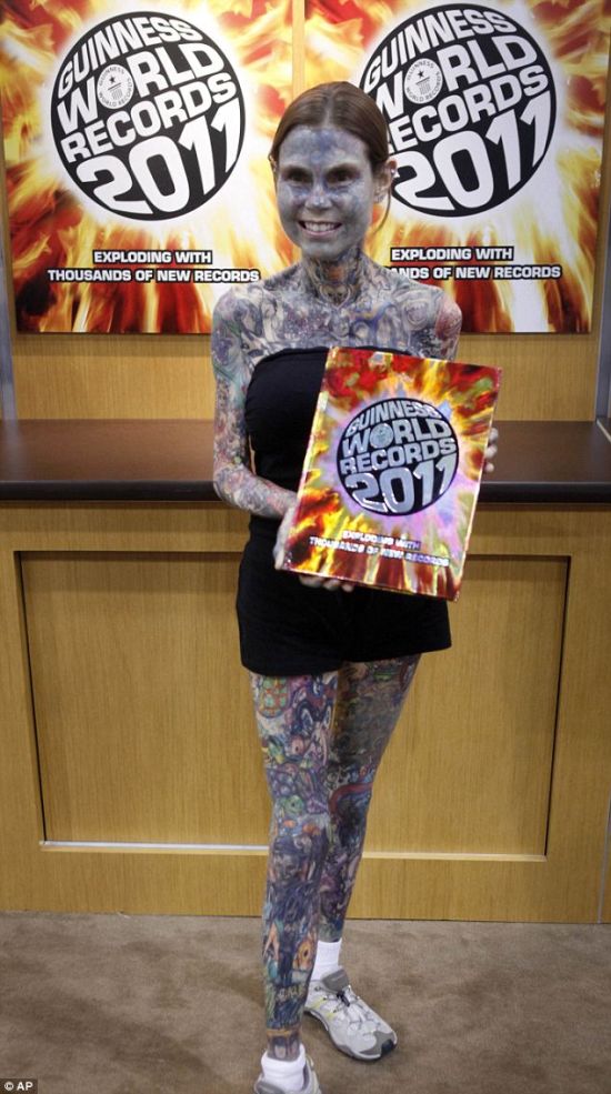 Mulher mais tatuada do mundo