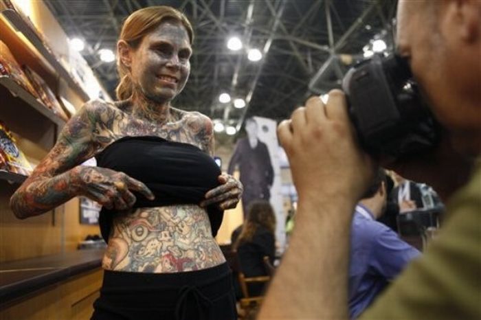 Mulher mais tatuada do mundo