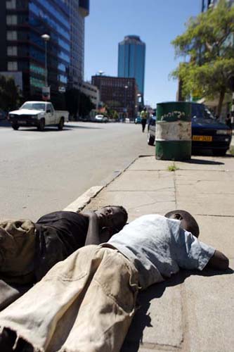 Zimbabwe, um pas de pobres bilionrios
