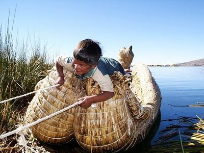 As Ilhas flutuantes do Titicaca