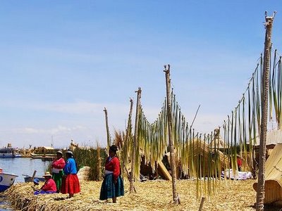 As Ilhas flutuantes do Titicaca