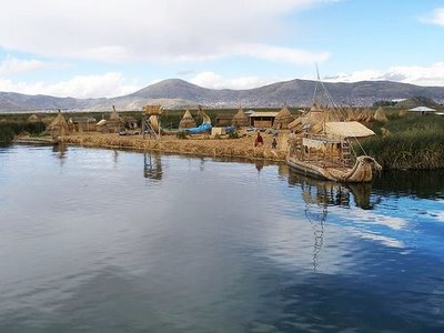 As Ilhas flutuantes do Titicaca
