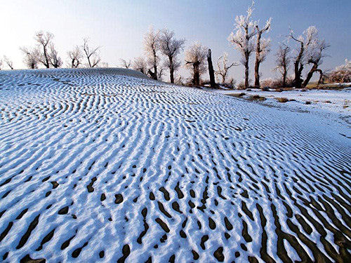 Taklamakan, um deserto que se cobre de neve
