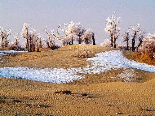 Taklamakan, um deserto que se cobre de neve