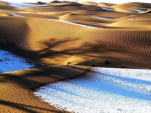 Taklamakan, um deserto que se cobre de neve