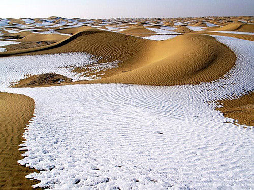 Taklamakan, um deserto que se cobre de neve