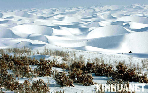 Taklamakan, um deserto que se cobre de neve