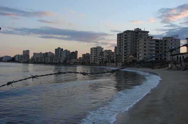 Lugares abandonados pelo mundo