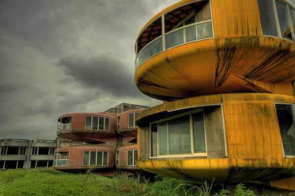 Lugares abandonados pelo mundo