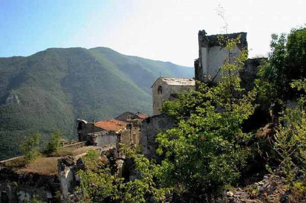 Lugares abandonados pelo mundo