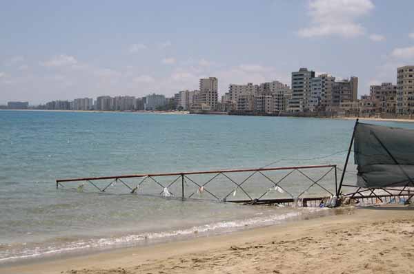 Lugares abandonados pelo mundo