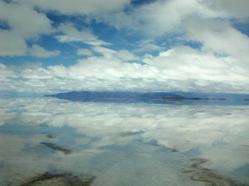 Maravilhas da natureza - Uyuni, onde o horizonte alcana o cu.