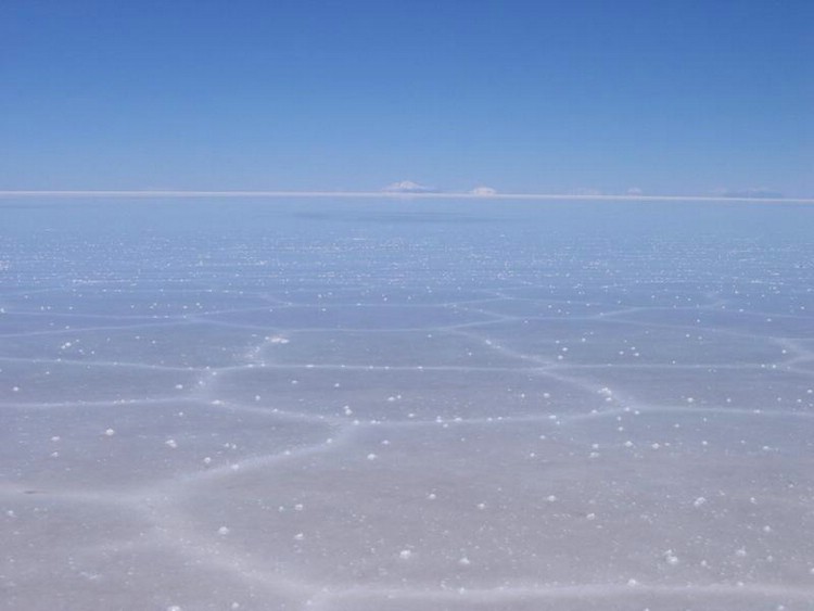 Maravilhas da natureza - Uyuni, onde o horizonte alcana o cu.