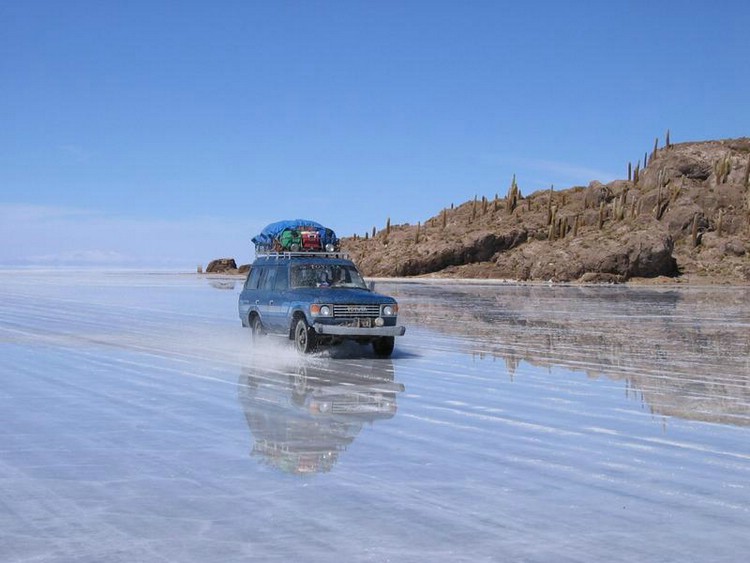 Maravilhas da natureza - Uyuni, onde o horizonte alcana o cu.