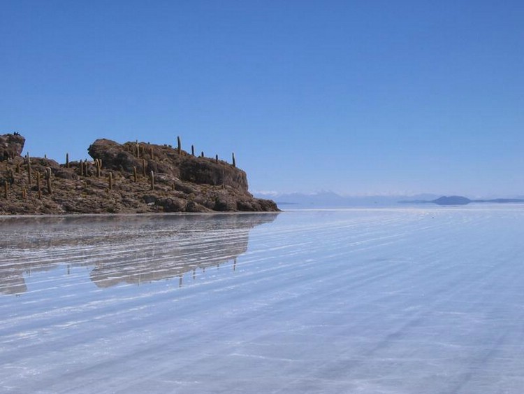 Maravilhas da natureza - Uyuni, onde o horizonte alcana o cu.