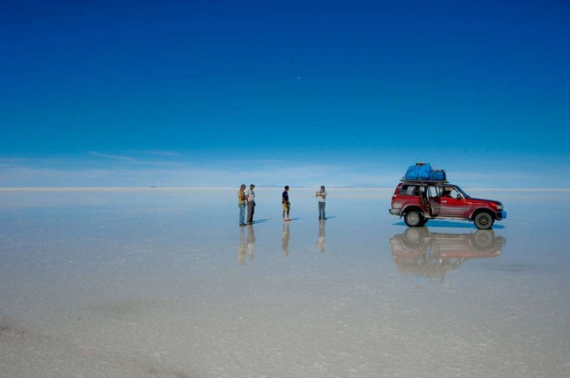 Maravilhas da natureza - Uyuni, onde o horizonte alcana o cu.