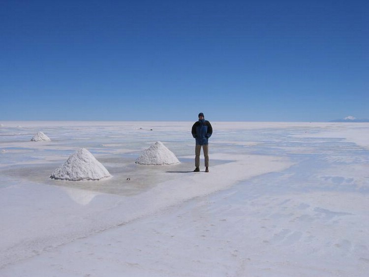 Maravilhas da natureza - Uyuni, onde o horizonte alcana o cu.