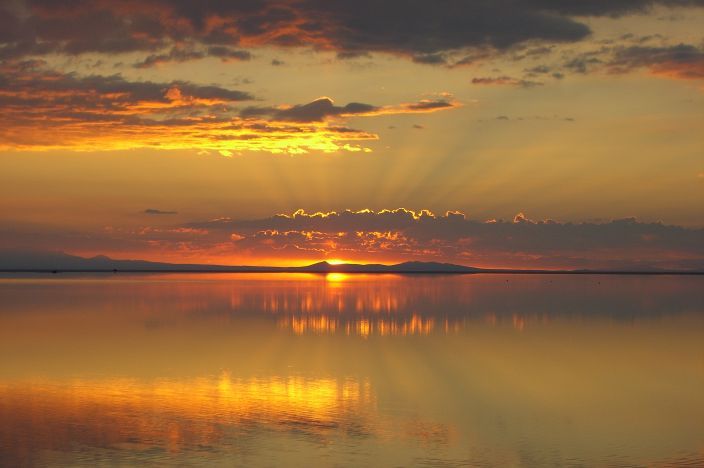 Maravilhas da natureza - Uyuni, onde o horizonte alcana o cu.