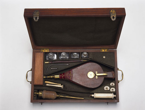 Tenebrosas ferramentas da medicina antiga