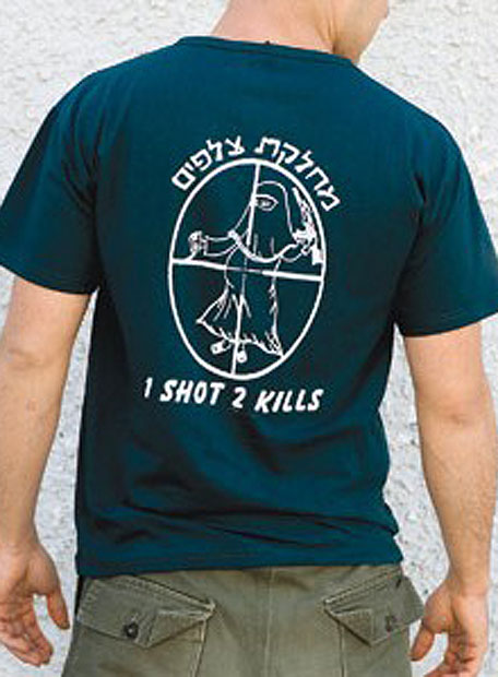 Soldados israelenses usam camisetas que incitam a matar palestinos