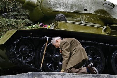 O velho soldado e seu tanque