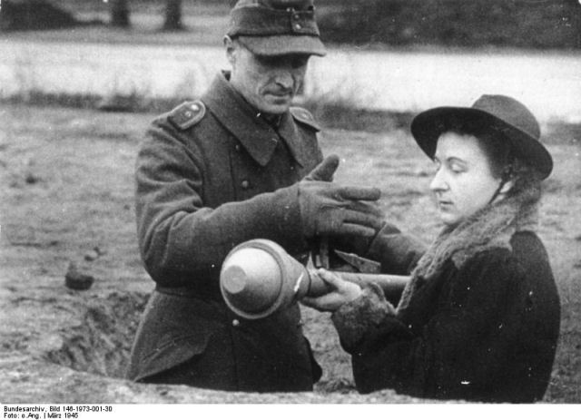 Volkssturm. A Tormenta do povo